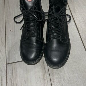Women’s 6.5 Dr. Martens Ankle Boots